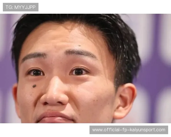 中国羽毛球冠军李宗伟与桃田贤斗展开巅峰对决 中国羽毛球冠军李宗伟与桃田贤斗展开巅峰对决