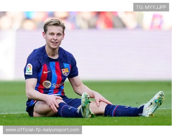 巴萨中场围抢成功，德容直塞制造单刀良机